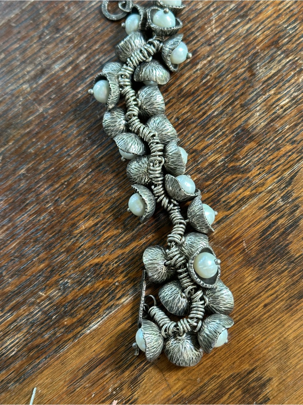 Elegant Silver-Tone Pearl Cluster Bracelet - White Pearlescent Accents
